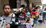 [ẢNH] Người di cư Honduras chạy trốn đói nghèo, ầm ầm đổ về biên giới Mỹ